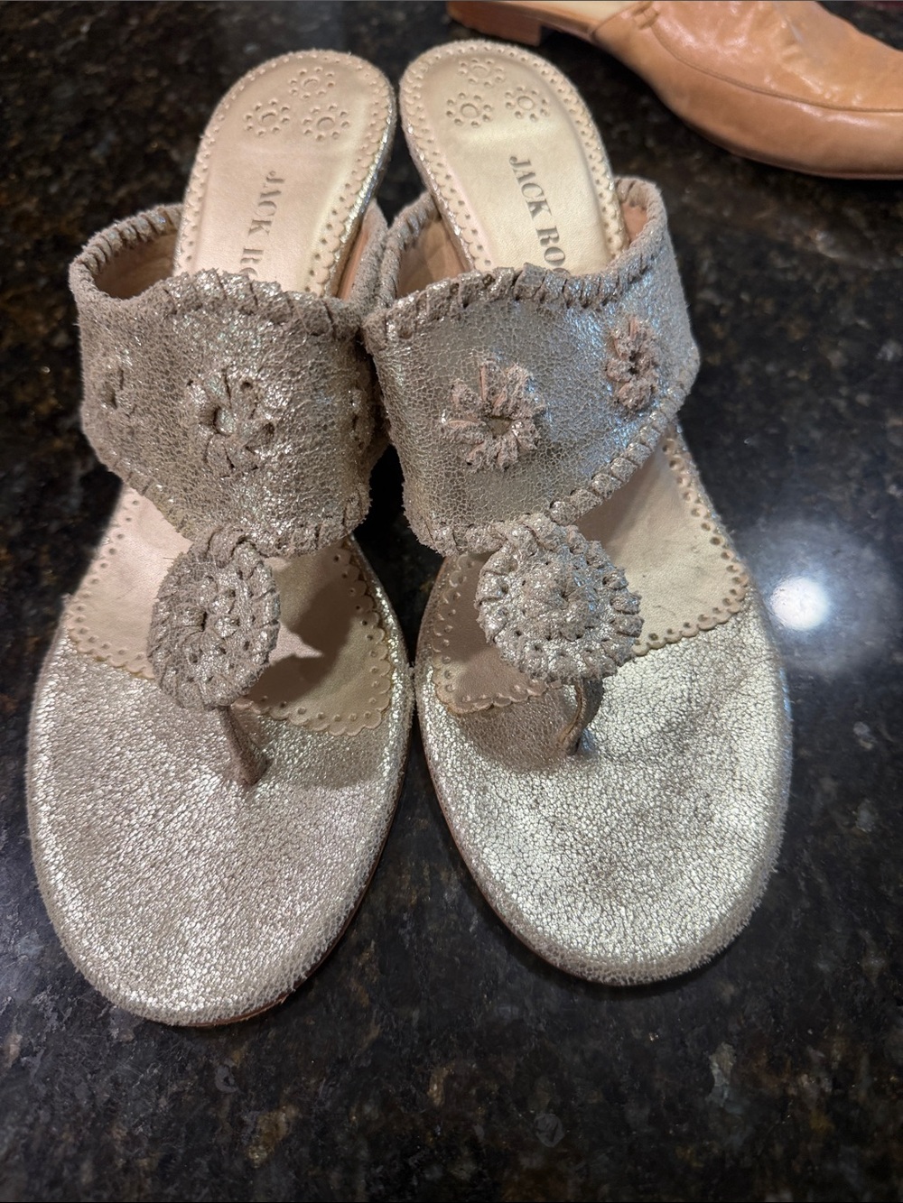 Jack Rogers Gold Metallic Thong Kitten Heel Sandals Sz 11